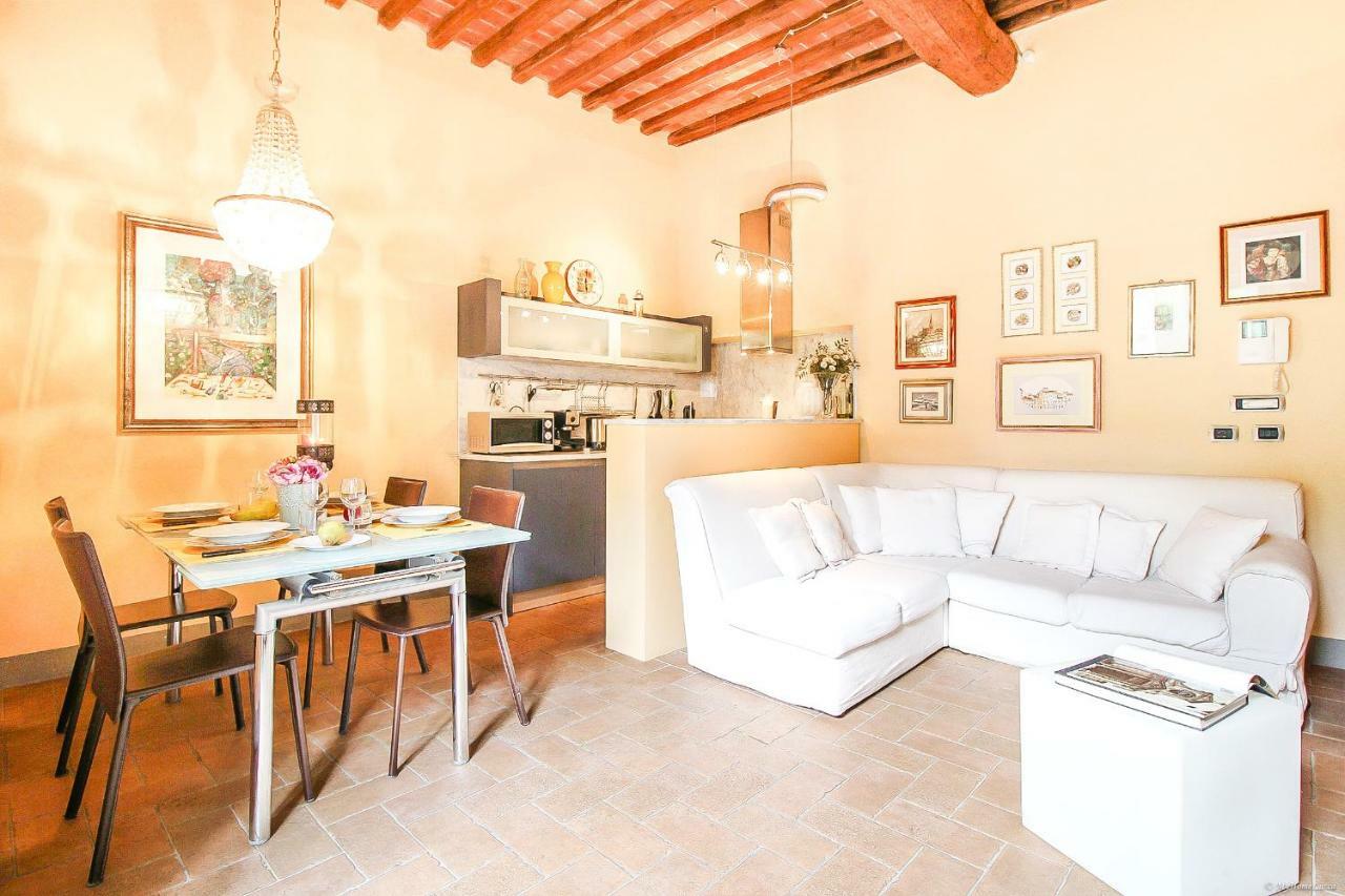 Apartment Guinigi With Private Courtyard 루카 외부 사진