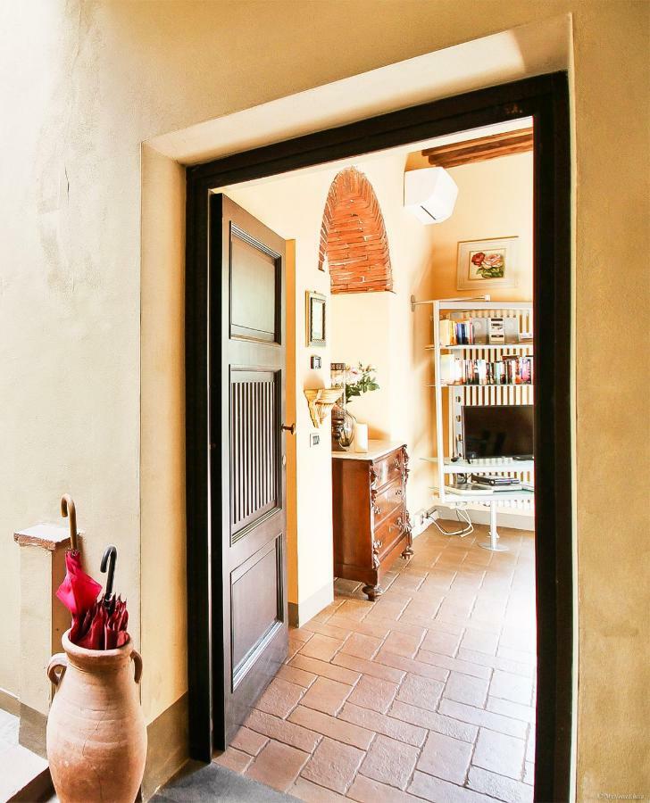 Apartment Guinigi With Private Courtyard 루카 외부 사진