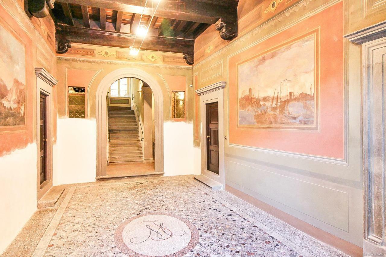 Apartment Guinigi With Private Courtyard 루카 외부 사진